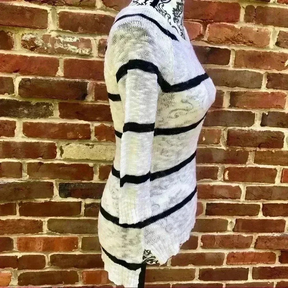 🦋PINK ROSE Crew Neck 3/4 Sleeve Striped Sweater - Picture 2 of 8